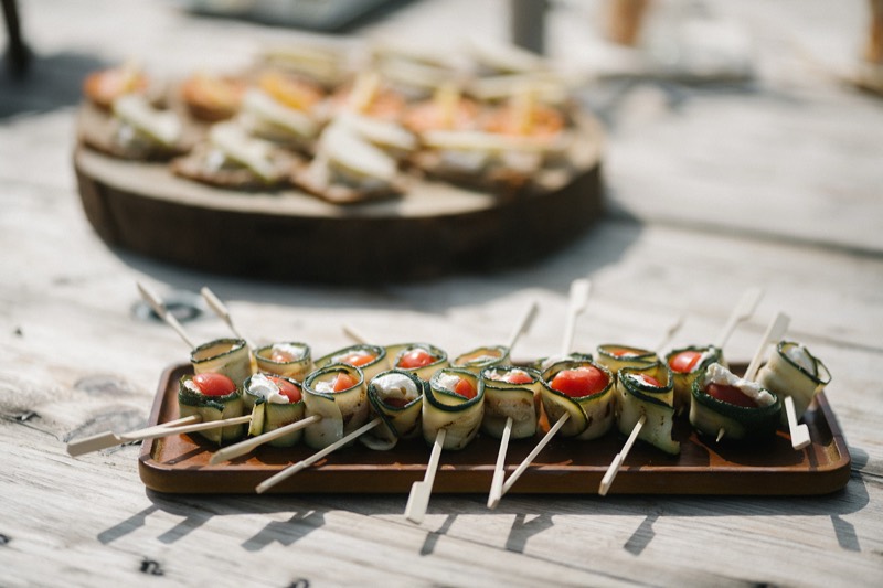 Fingerfood auf Holzbrettern