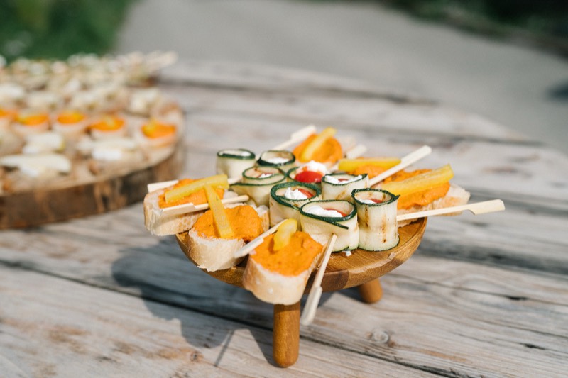 Fingerfood auf dem Holztisch