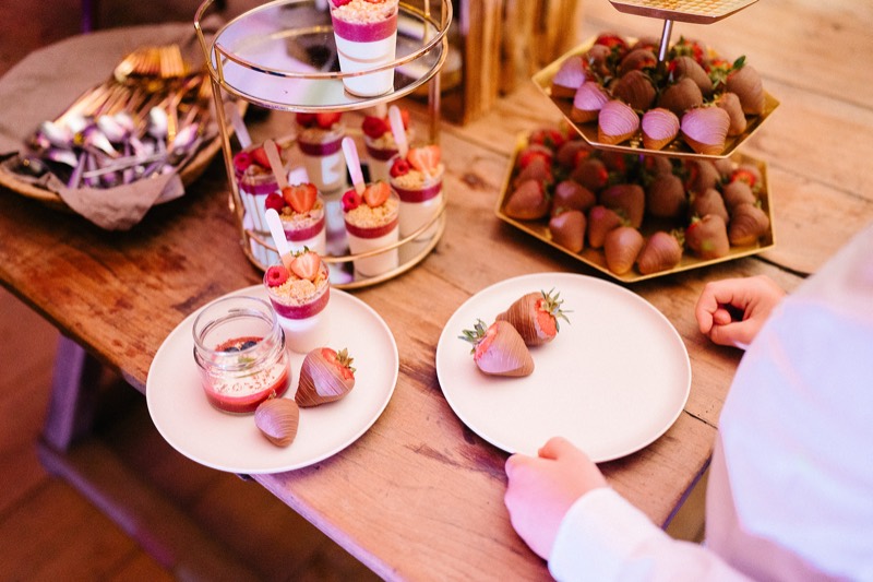 Kuchenbuffet auf dem Holztisch