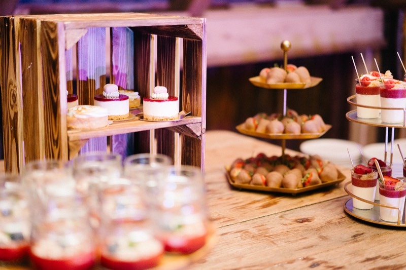 Etagere mit Desserts