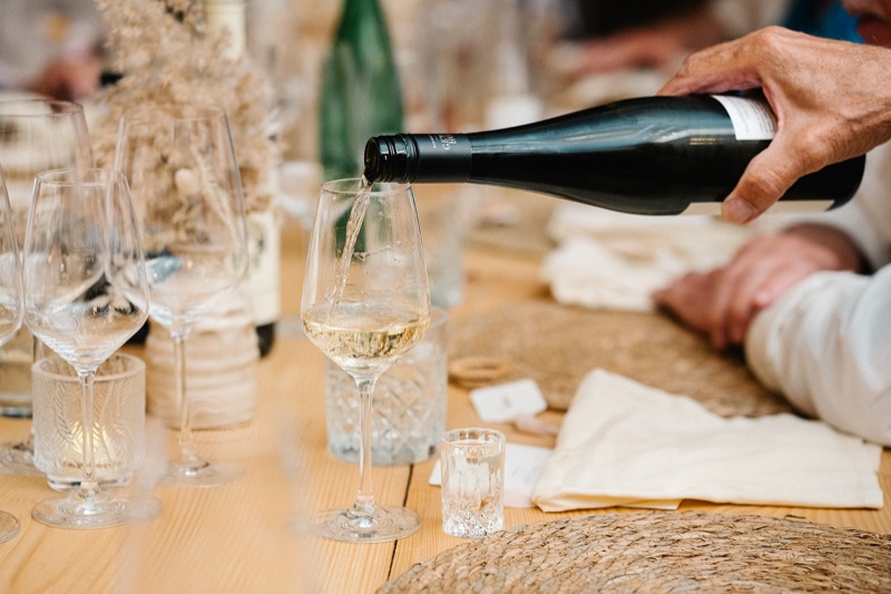 Sekt wird nachgeschenkt