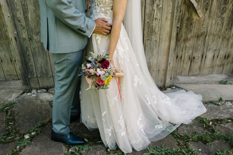 Brautstrauß und Kleid, Detail