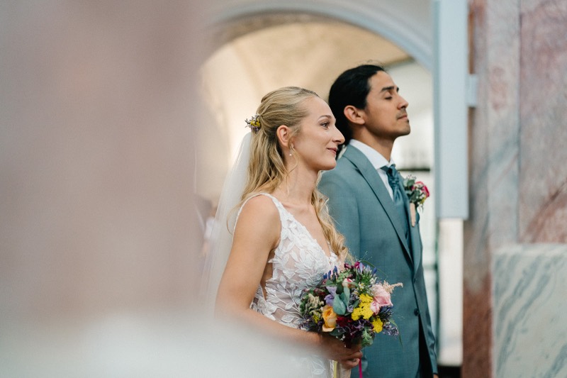 Brautpaar vor dem Altar