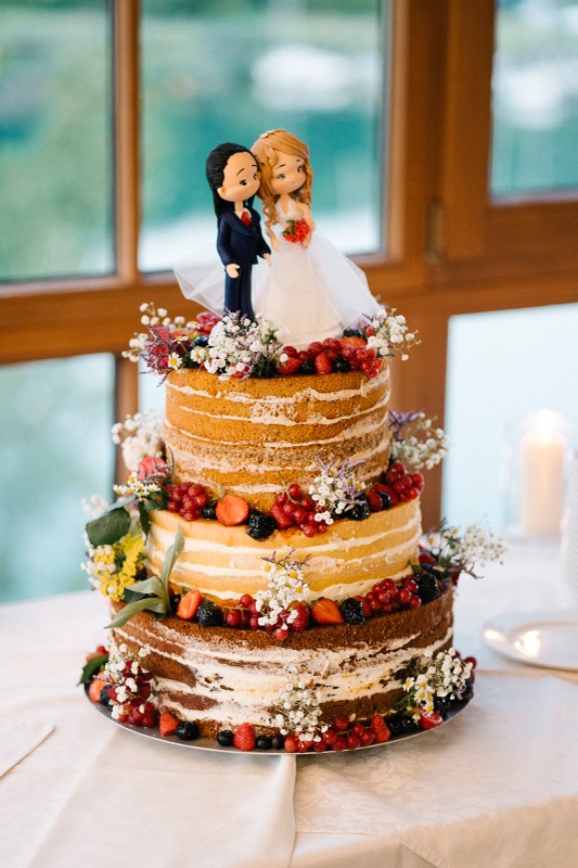 Hochzeitstorte mit Figuren